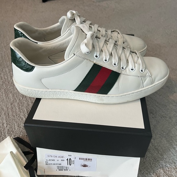 classic low-top sneaker in white leather with green and red web, crocodile back - Picture 4 of 7